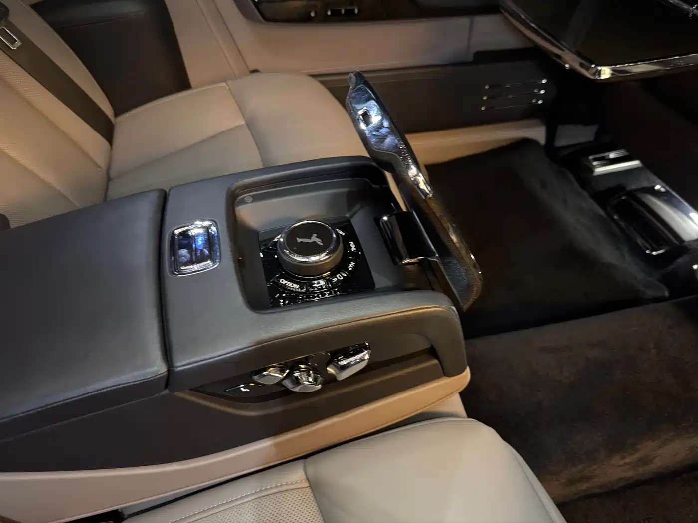 Rolls-Royce Phantom 2018 6.7T Long Wheelbase Version фото 12