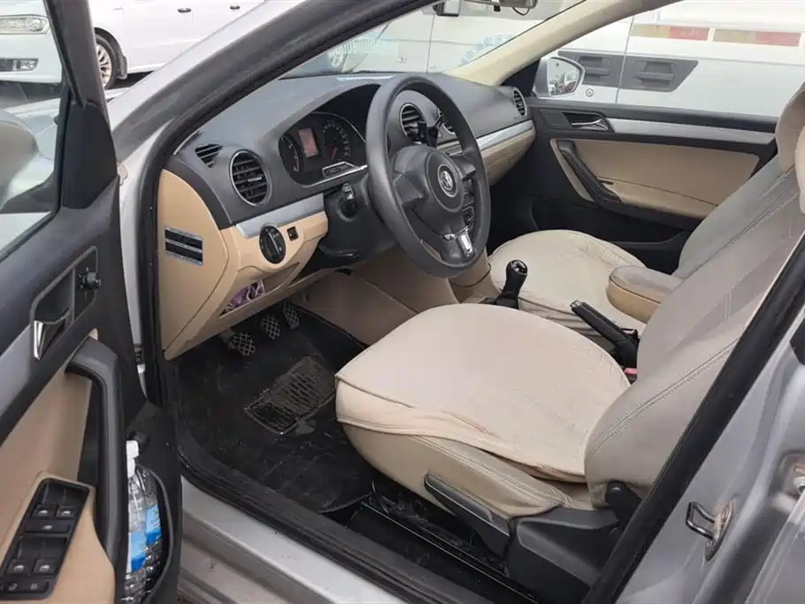 Volkswagen Jetta 2013 1.6L Manual Comfort фото 9