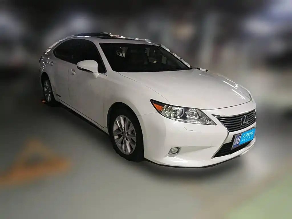 Фото 3 - Lexus ES