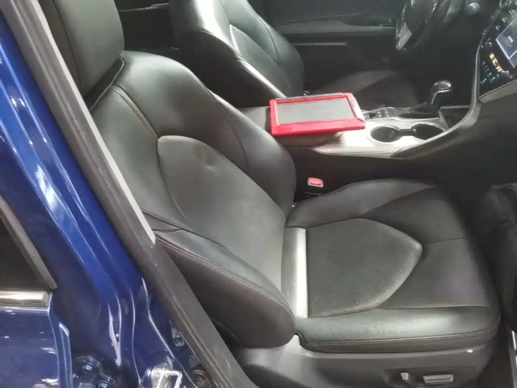 Фото 25 - Toyota Camry