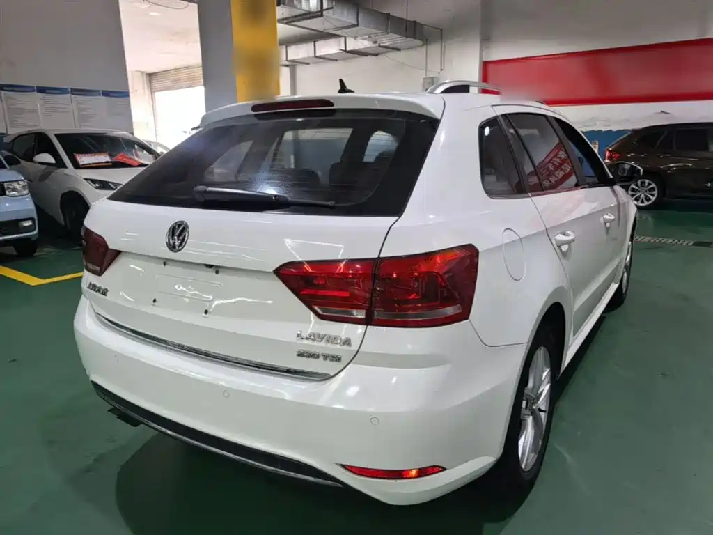 Volkswagen Lavida Tour 2017 230TSI DSG Comfort Edition фото 6