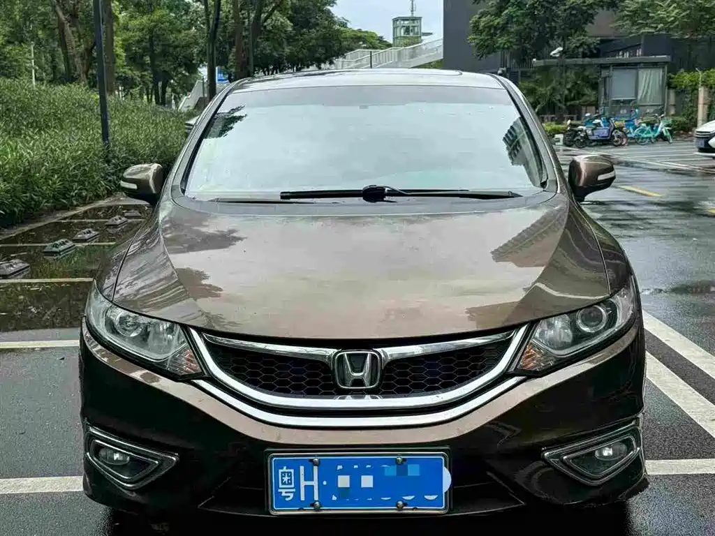 Фото 3 - Honda Jade