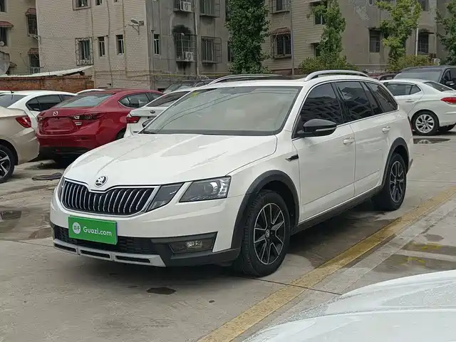 Škoda Octavia 2018 Model Wagon TSI230 DSG Luxury Edition