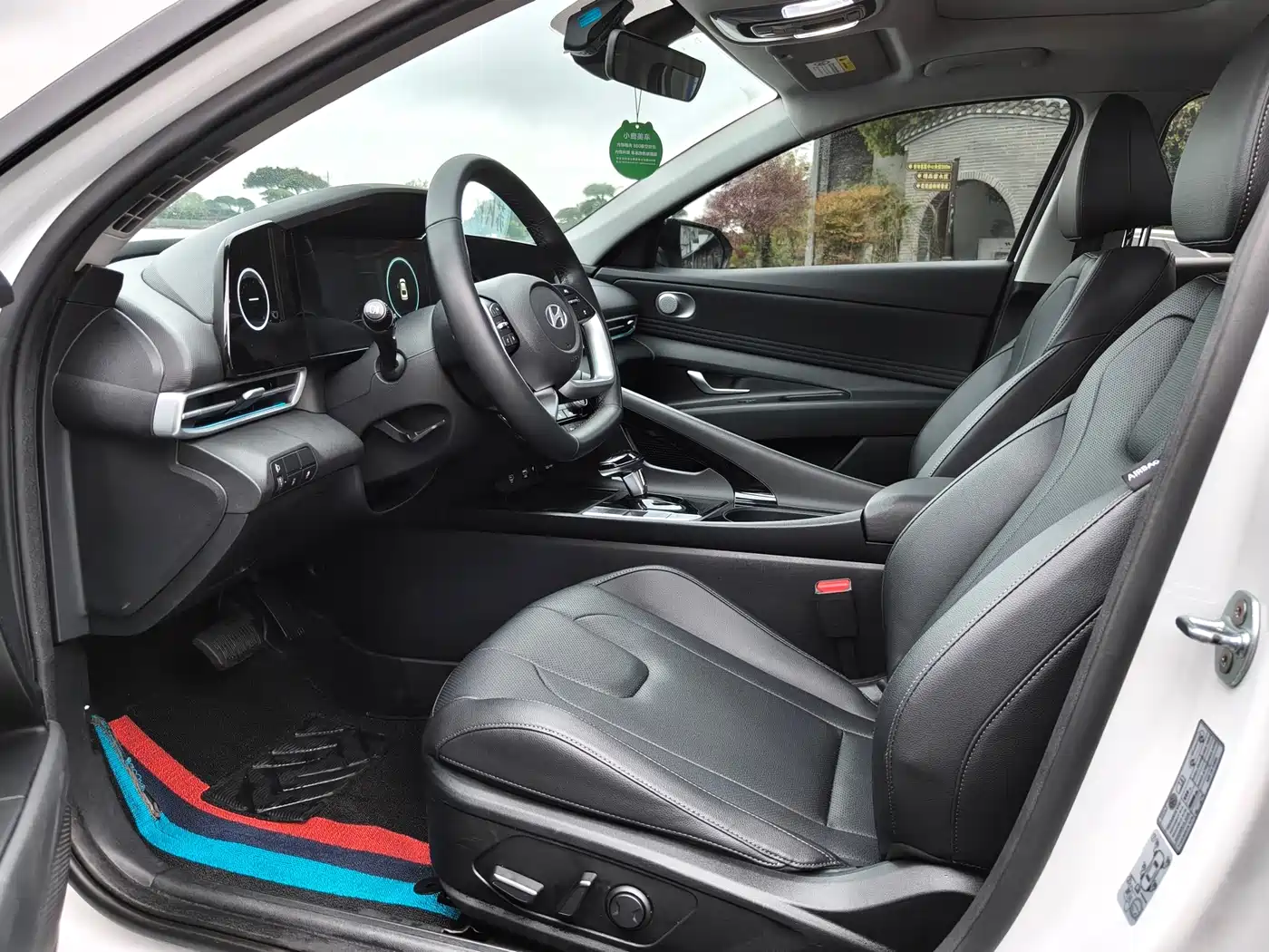 Hyundai Elantra 2023 1.5L CVT TOP Flagship Edition фото 3