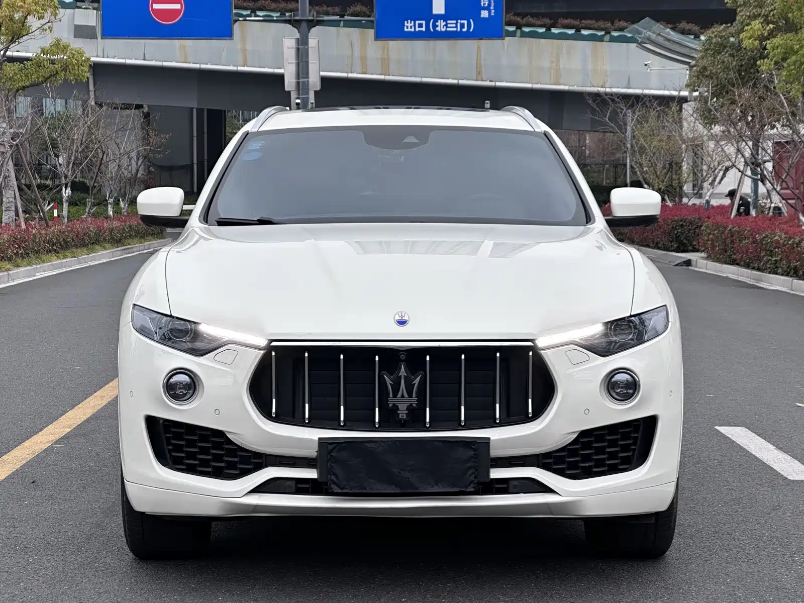 Photo 2 - Maserati Levante