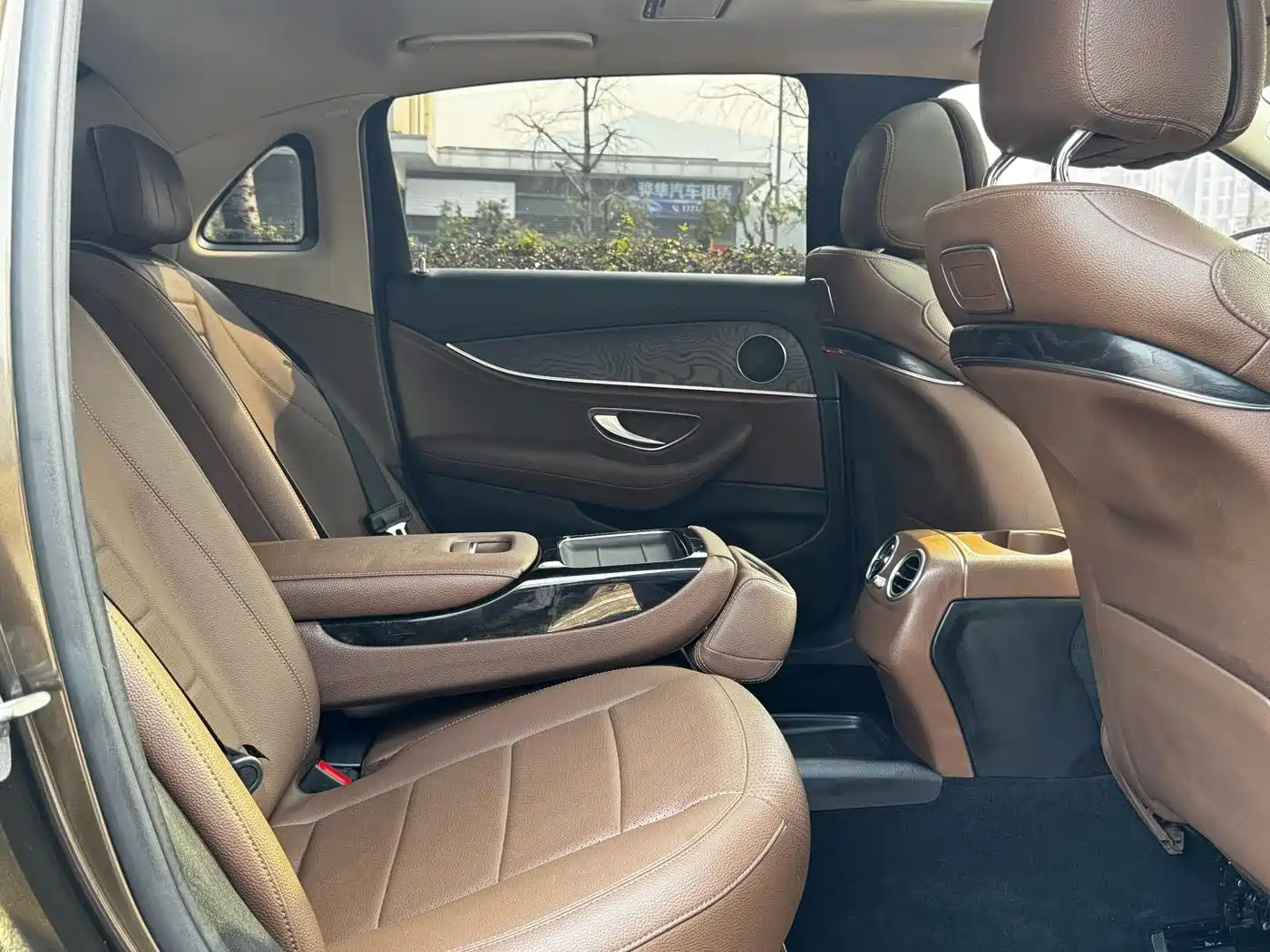Mercedes-Benz E-Class 2016 E 200 L Sport Type фото 8