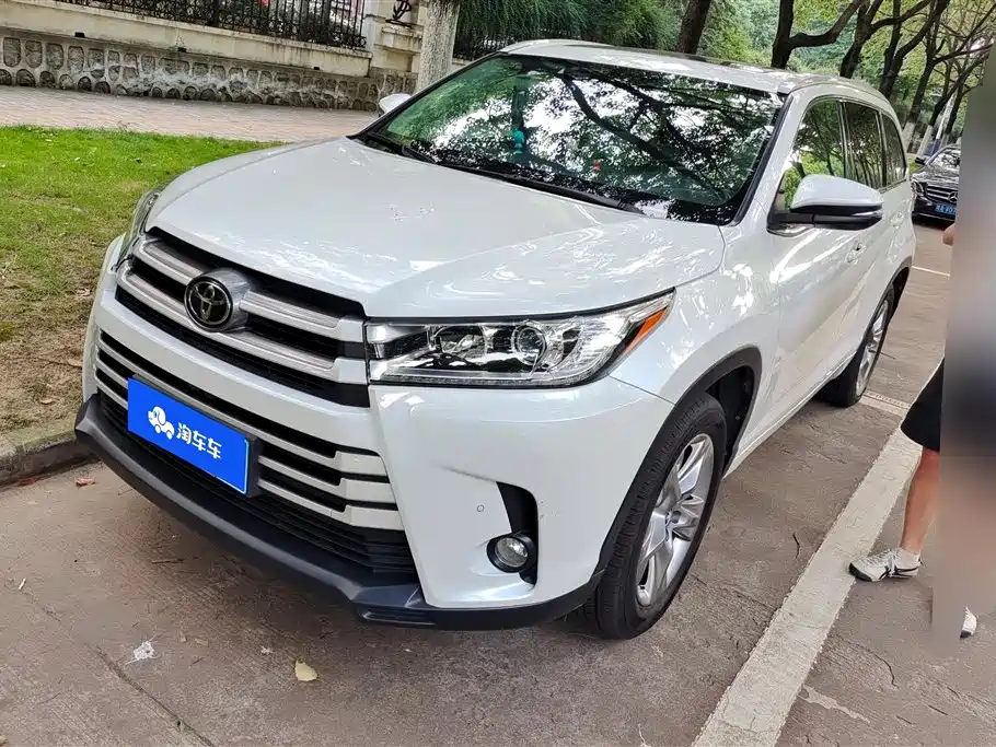 TOYOTA HIGHLANDER