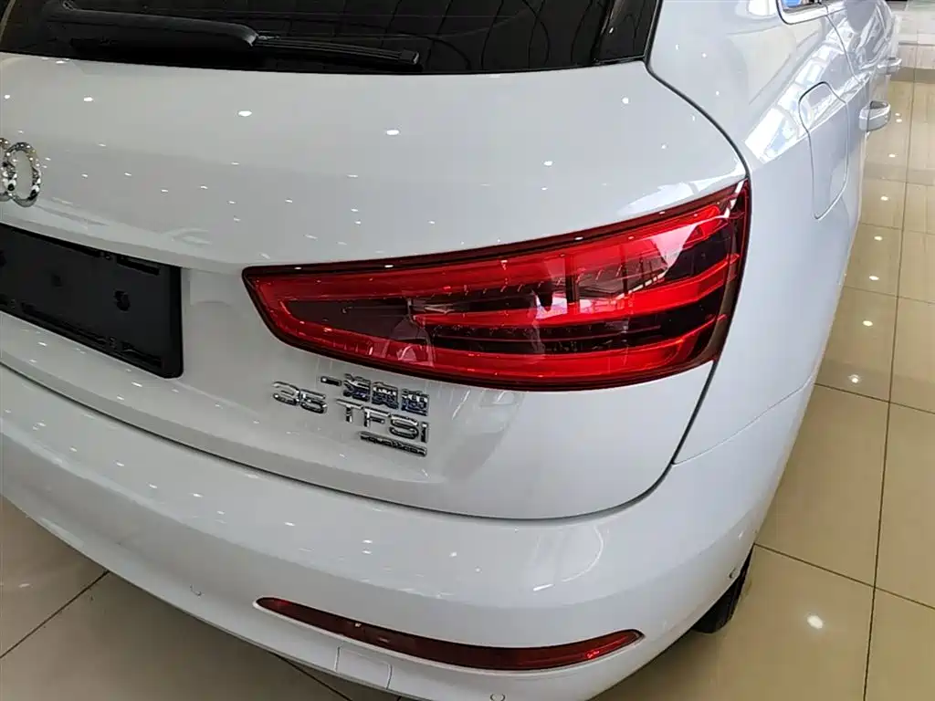 Audi Q3 2015 35 TFSI quattro Technology фото 8