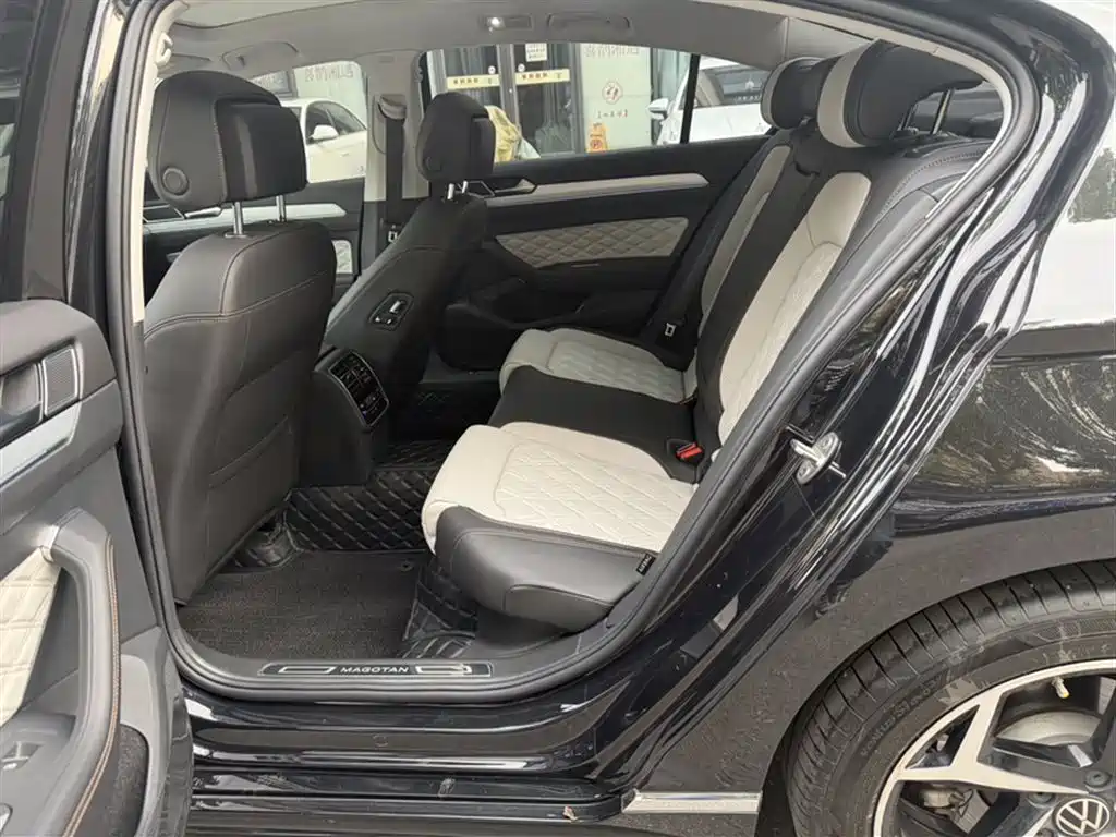 Volkswagen Magotan 2024 2 Million Units Public Sharing Edition 330TSI DSG Luxury фото 15