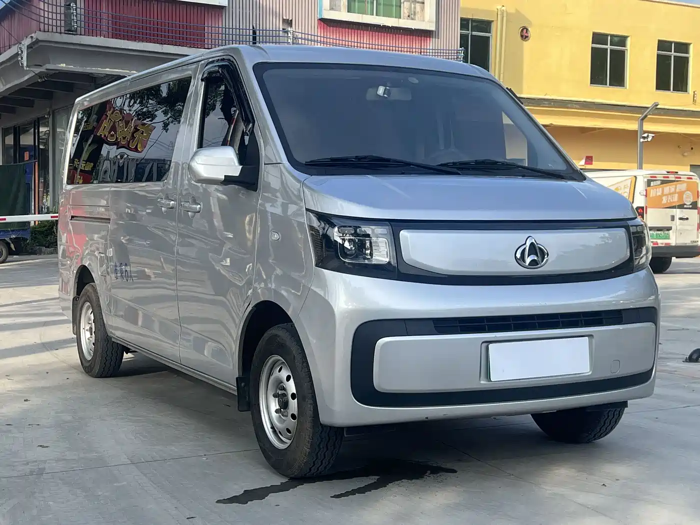 Changan Kaicheng Changan Ruixing EM80 2025 2025 Passenger Version Comfort 6-seater 300km Dual Swing Doors