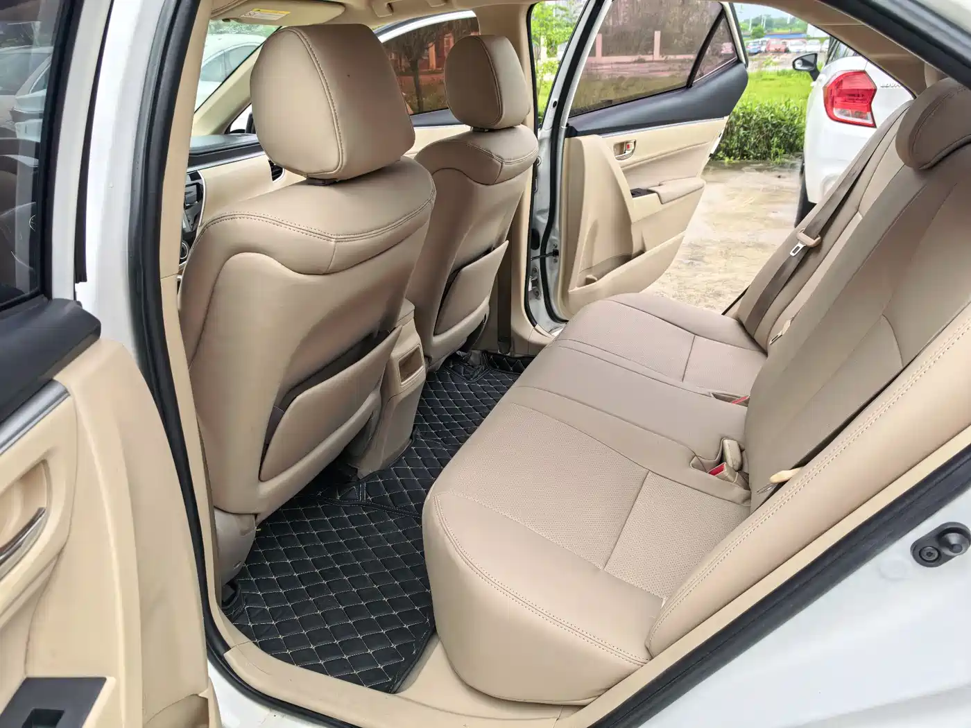 Toyota Corolla 2014 1.6L CVT GL фото 8