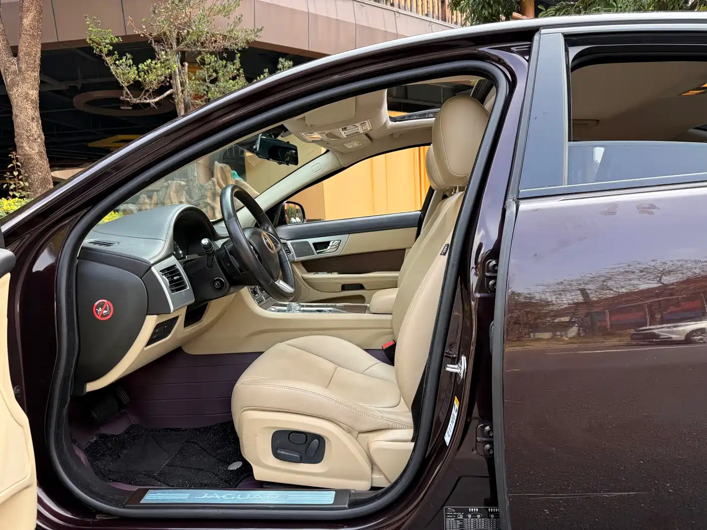 Jaguar XF 2015 2015 XF 2.0T Style Edition