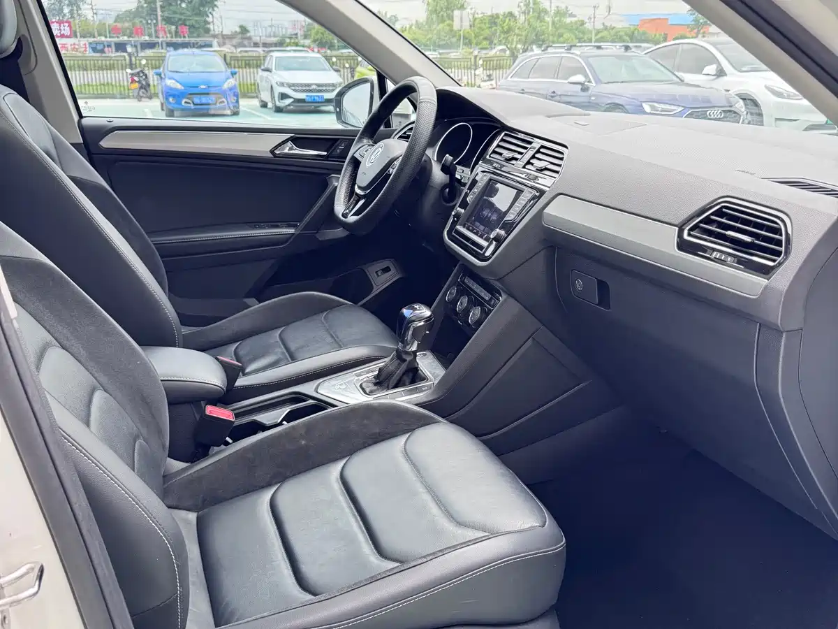 Volkswagen Tiguan L 2018 380TSI Automatic AWD Luxury Edition фото 10