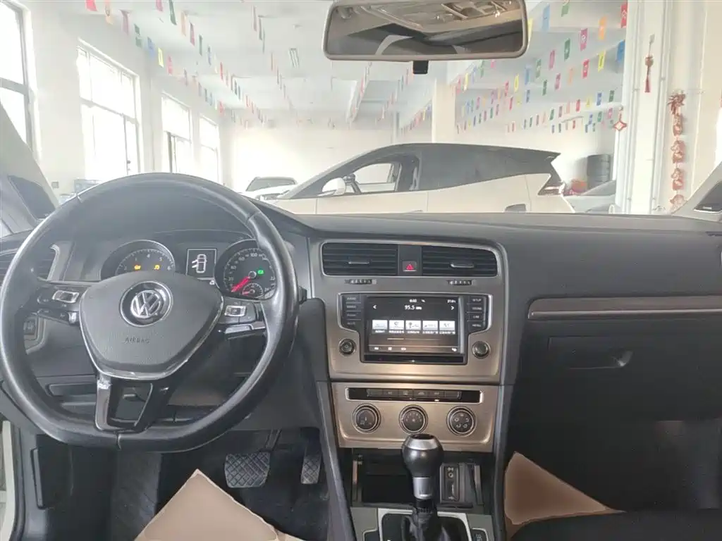 Volkswagen Golf 2016 230TSI Automatic Comfort фото 10