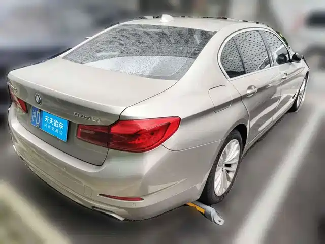 BMW 5 Series 2018 525Li Luxury Package — фото 2