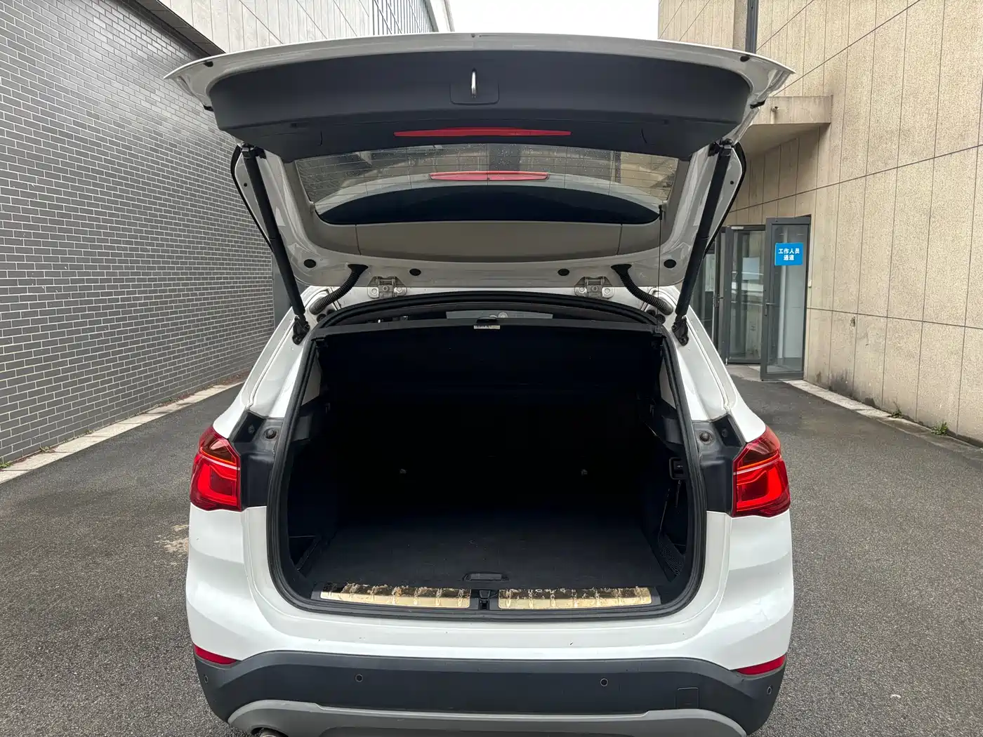 BMW X1 2018 sDrive18Li Fashion Model фото 14