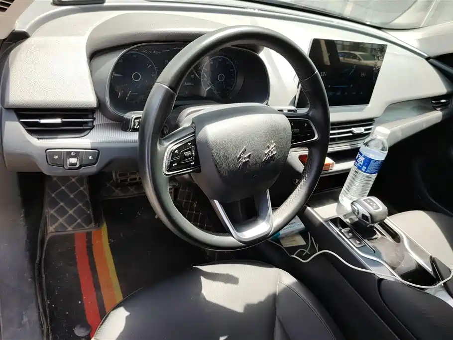 Hongqi E-QM5 2022 431km Charging Enjoyment Edition фото 12