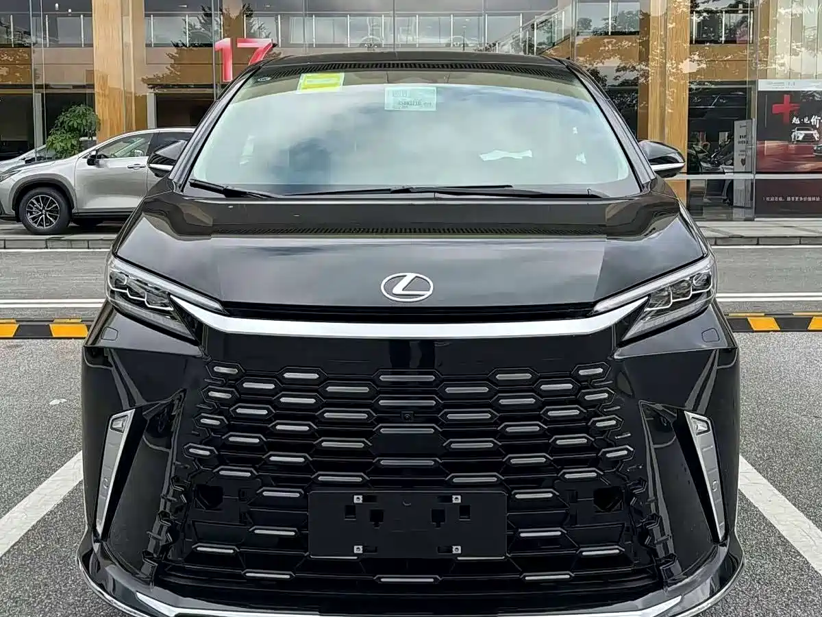 Lexus LM 2025 Model 500h Six-Seater Prestige Edition фото 2
