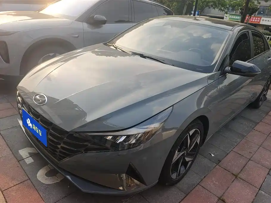 Hyundai Elantra 2021 1.5L CVT LUX Premium Edition