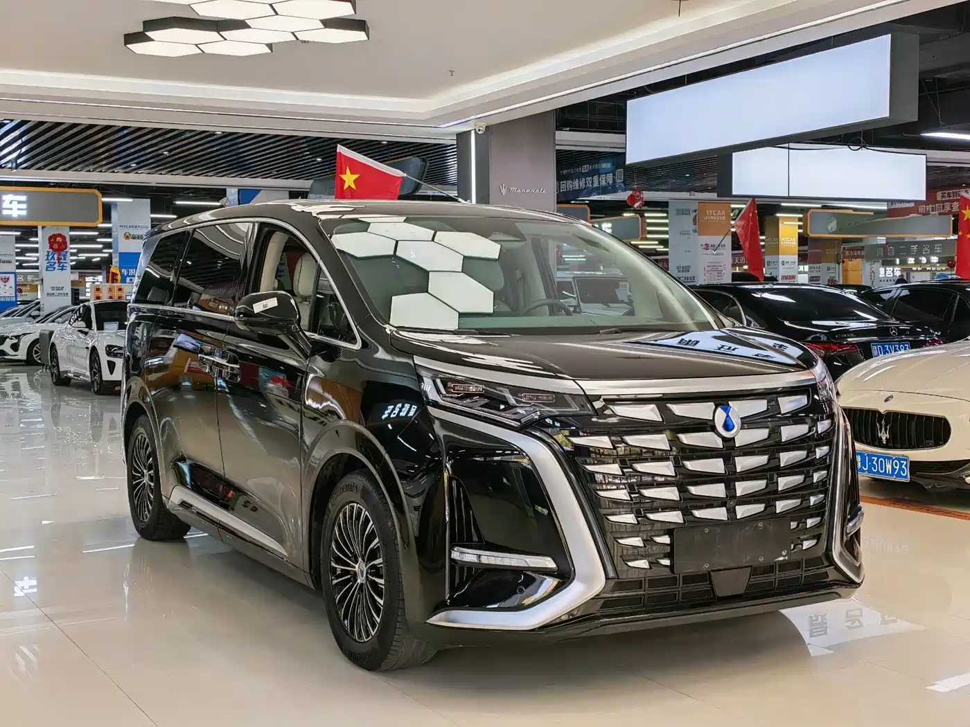 Denza D9 2023 2022 DM-i 970 AWD Flagship