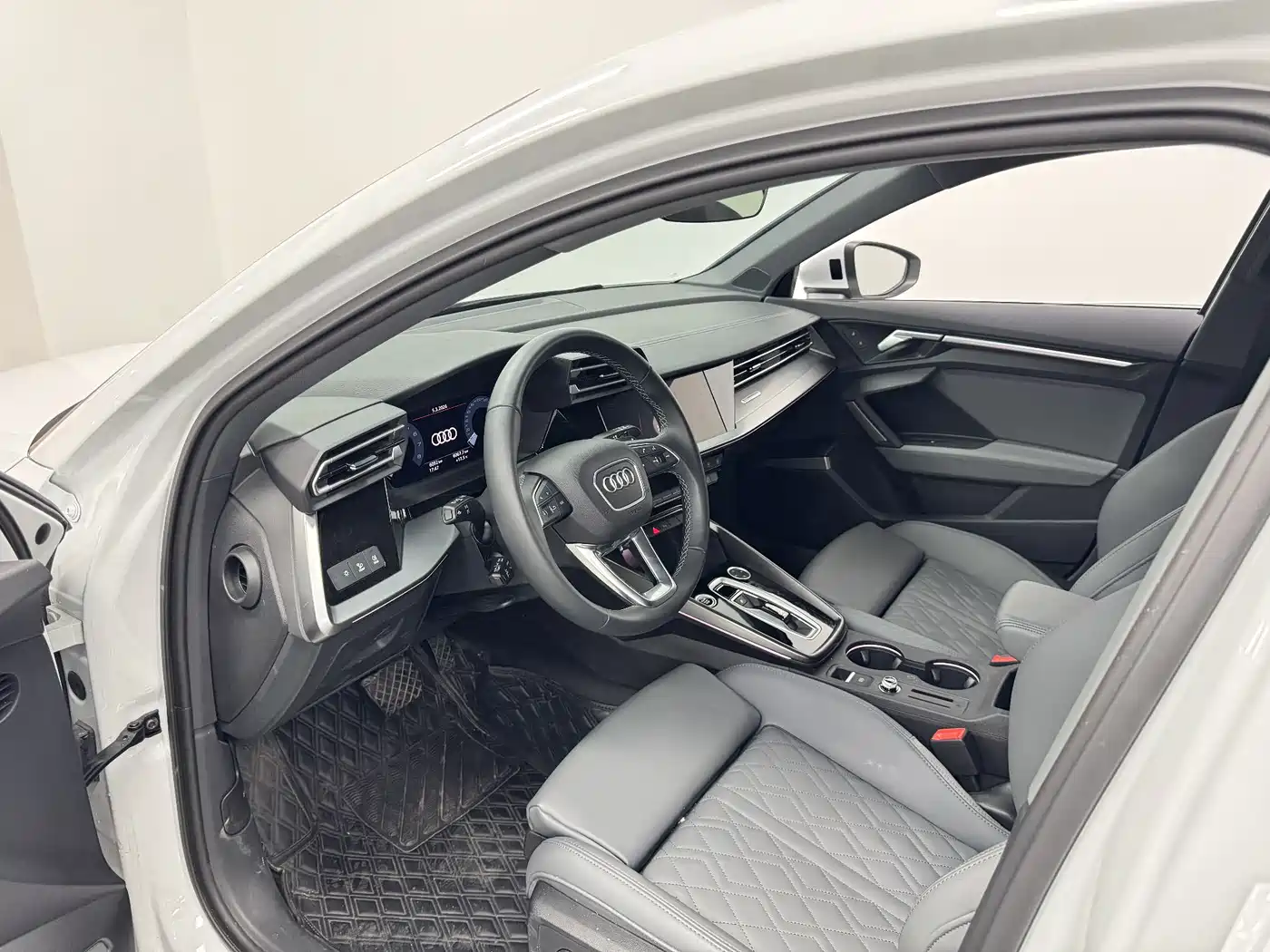 Audi A3 2025 Sportback 35TFSI Flying Premium фото 12