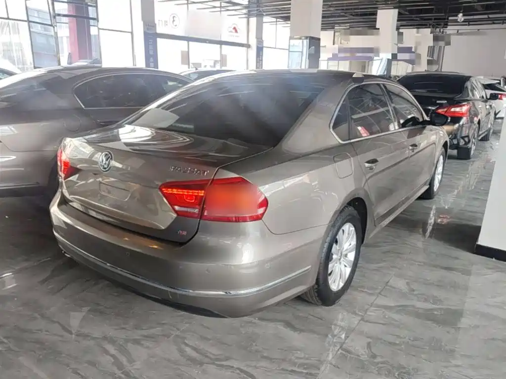 Volkswagen Passat 2015 1.8TSI DSG Honor Edition фото 7