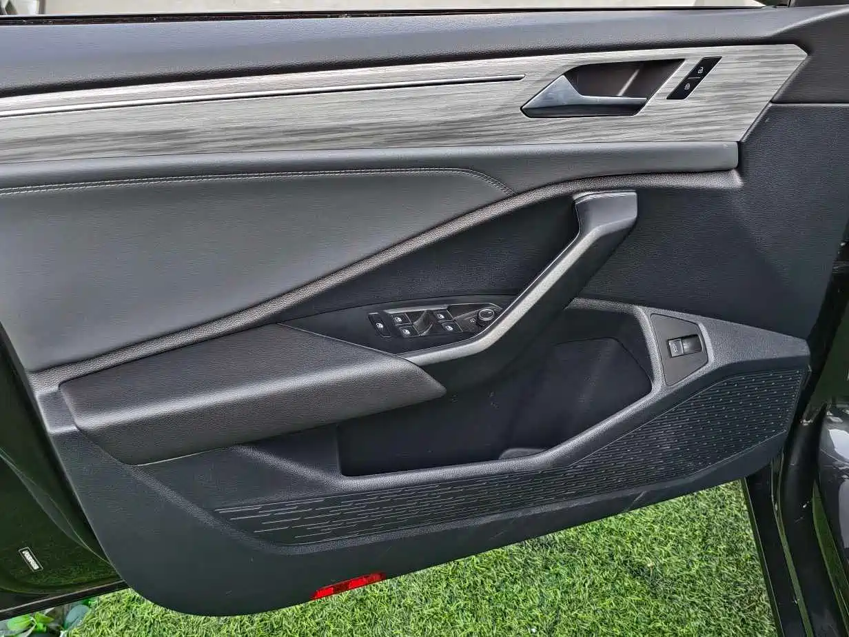 Volkswagen Sagitar 2023 300TSI DSG Surpassing Edition фото 10