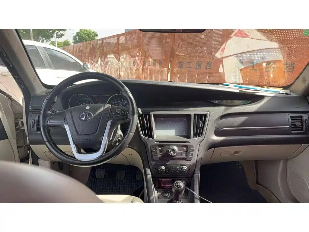 BAIC Senova D50 2015 2015 1.5L Manual Comfort Value Navigation Edition
