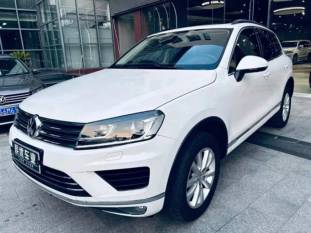 Фото 1 - Volkswagen Touareg