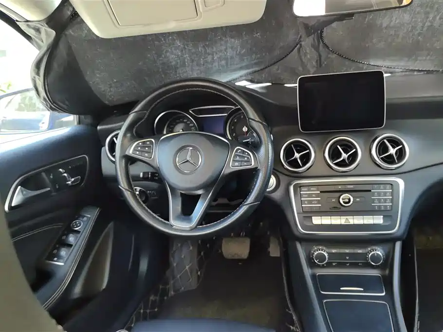 Mercedes-Benz GLA 2017 GLA 200 Dynamic фото 14