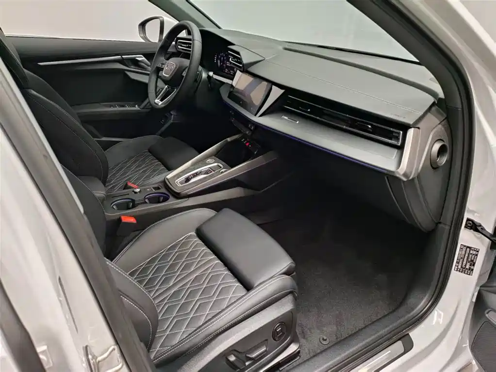 Audi A3 2026 2025 Facelift Sportback 35TFSI Flying Spur Premium