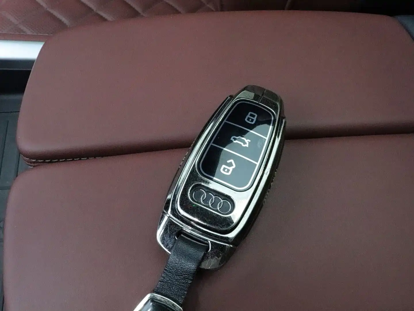 Photo 14 - Audi Q6
