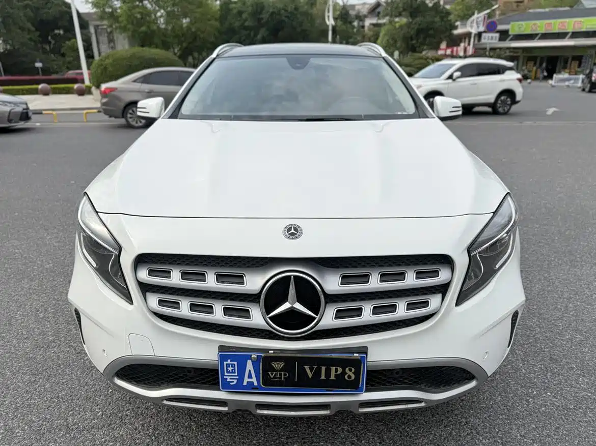 Mercedes-Benz GLA 2017 GLA 200 Dynamic фото 2