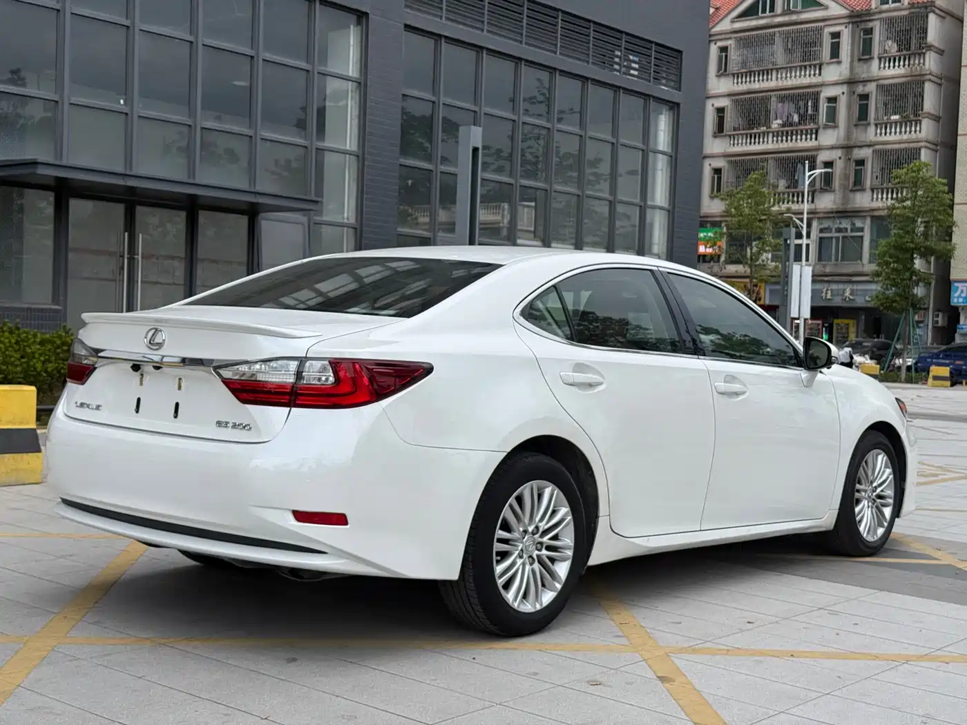 Lexus ES 2015 200 Elite Edition фото 14