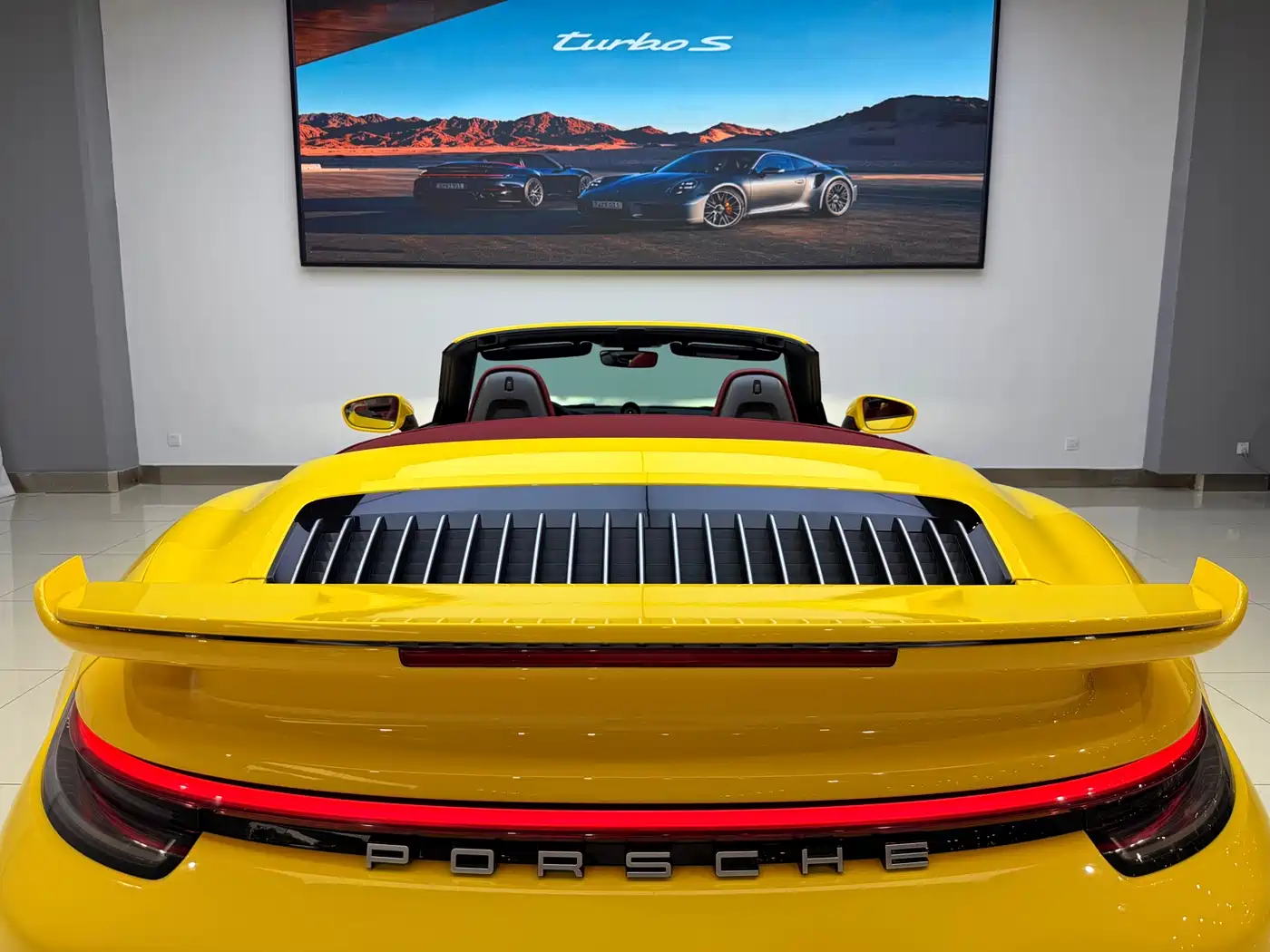 Porsche 911 2022 Turbo S Cabriolet 3.7T фото 14