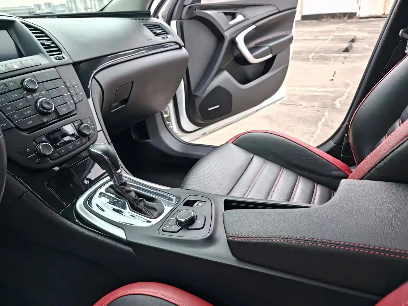 Buick Regal 2011 GS 2.0T Super Sport Edition фото 11
