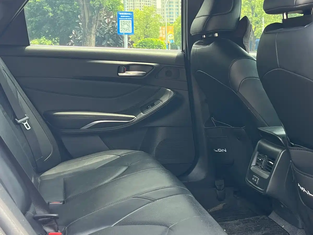 Toyota Avalon 2023 Hybrid 2.5L Luxury Edition фото 11
