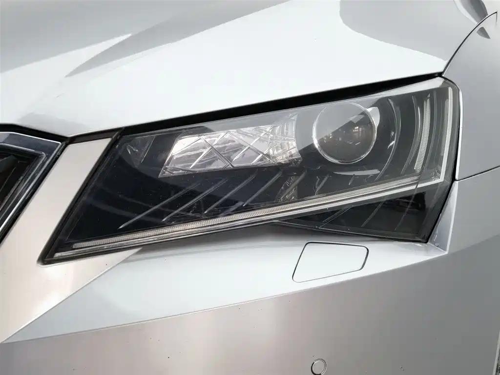 Škoda Superb 2016 TSI330 DSG Smart Edition фото 7