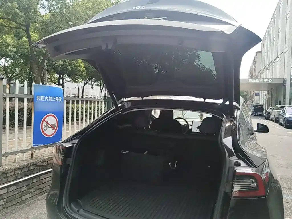 Фото 15 - Tesla Model Y