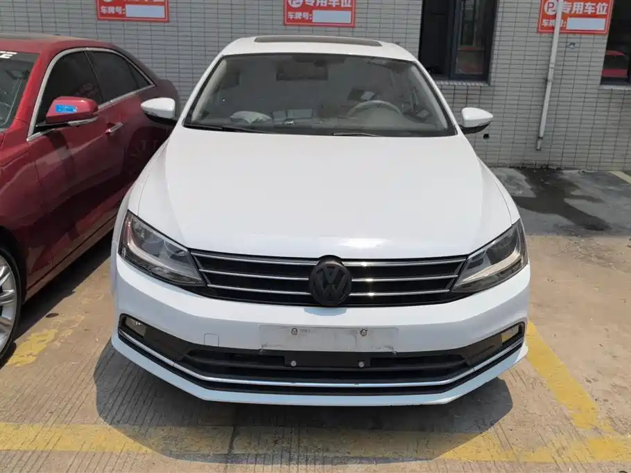 Volkswagen Sagitar 2018 1.6L Automatic Comfort фото 2