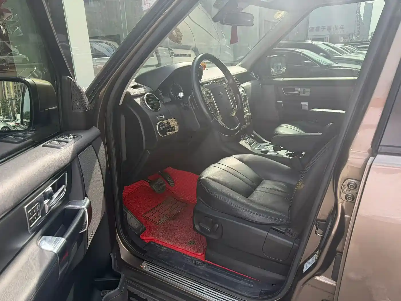 Land Rover Discovery 2013 3.0 SDV6 HSE Diesel фото 8