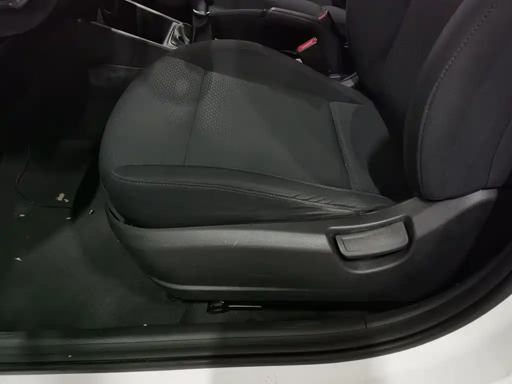 Hyundai Verna 2016 1.4L Manual Cool Edition GLS фото 20
