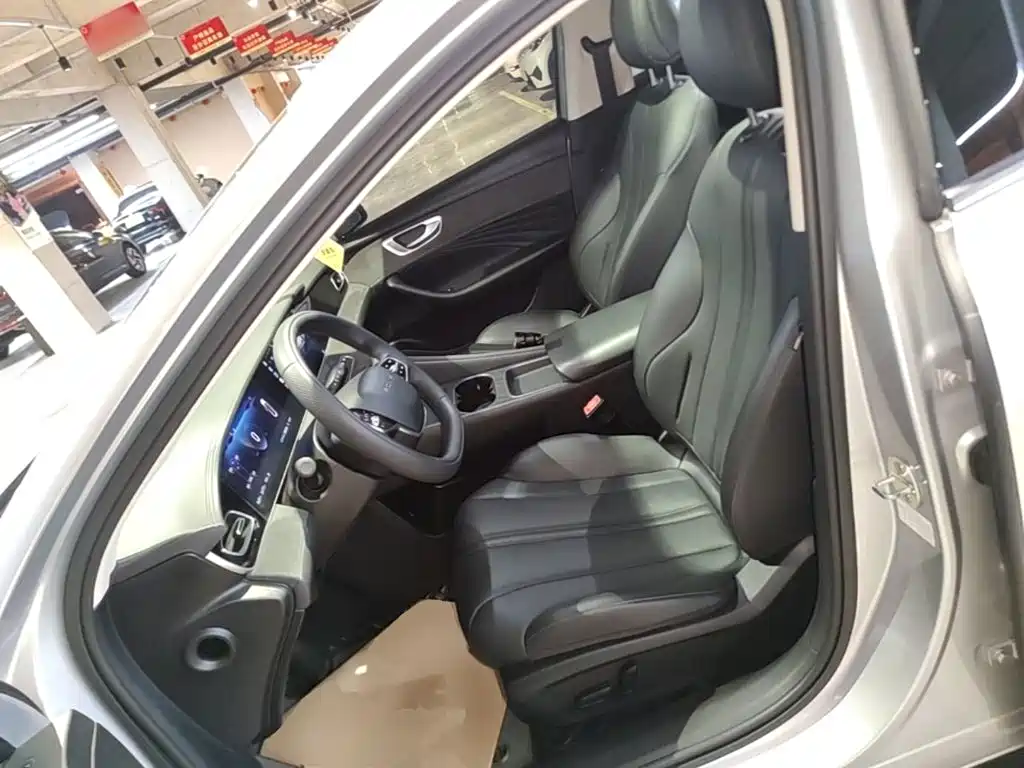 Roewe D7 2025 2025 DMH 125km World Champion Excellence Edition