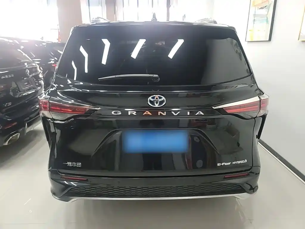 Toyota Granvia 2023 2023 2.5L Hybrid Luxury Edition