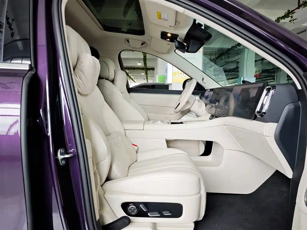 AITO Wenjie AITO M8 2025 Range Extender Max+ Edition 53.4kWh 5-seater фото 26