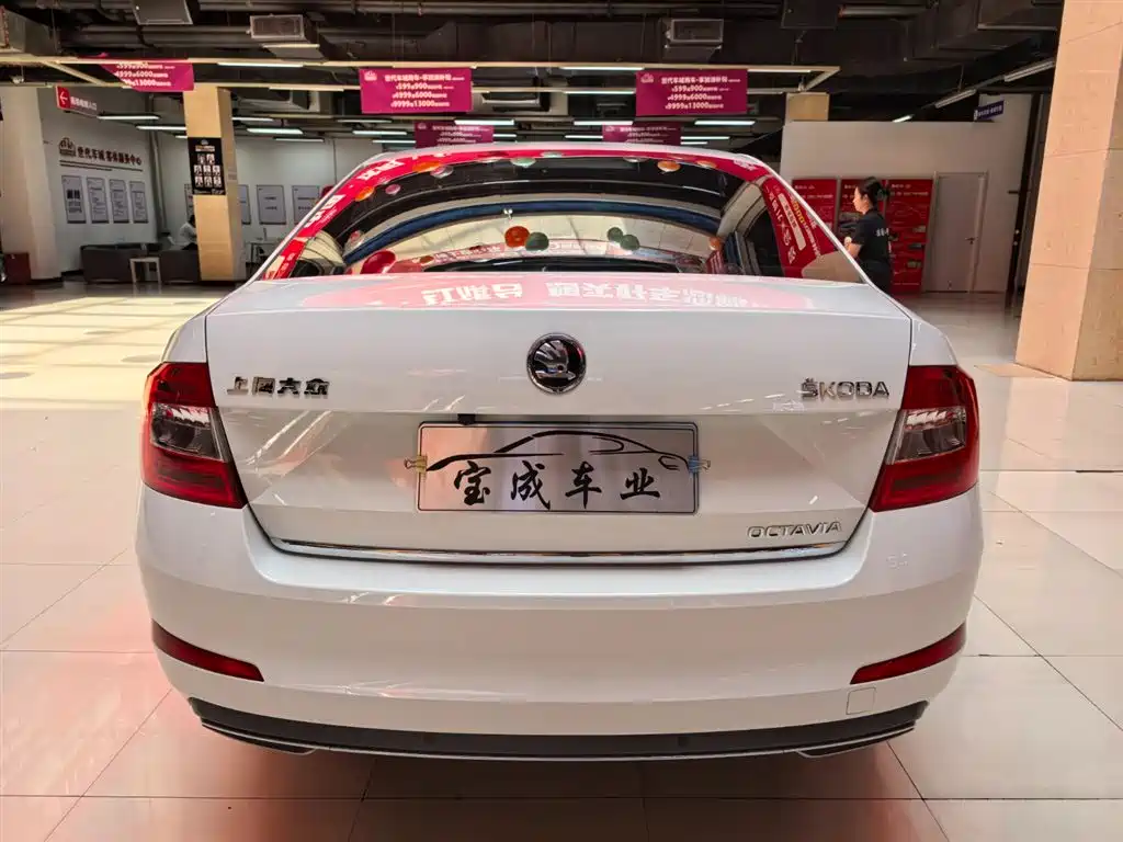 Škoda Octavia 2016 1.6L Automatic Smart Edition фото 4