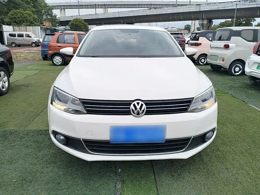 Volkswagen Sagitar 2014 1.6L Automatic Comfort фото 3