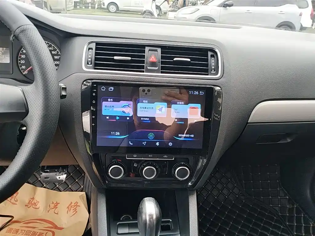 Volkswagen Sagitar 2014 1.6L Automatic Comfort фото 12