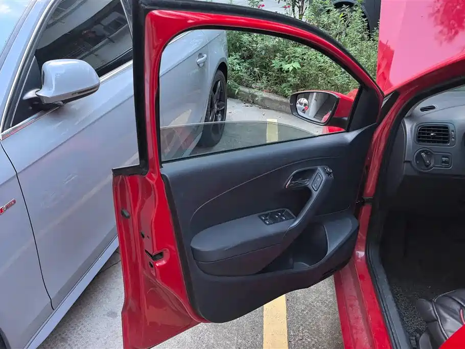 Volkswagen Polo 2016 1.4L Automatic Trend фото 7