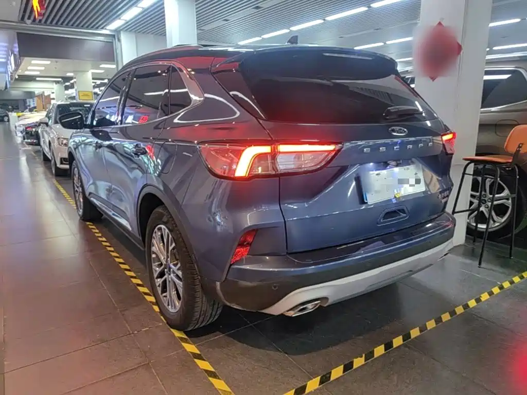 Ford Escape 2023 2020 EcoBoost 245 2WD Premium Edition